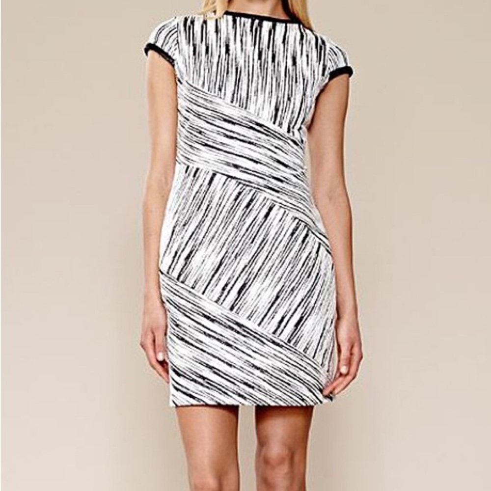 Julia Jordan Black & White Abstract Dress